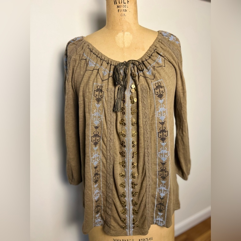 Anthropologie Akemi + Kin gold sequin peasant top size small